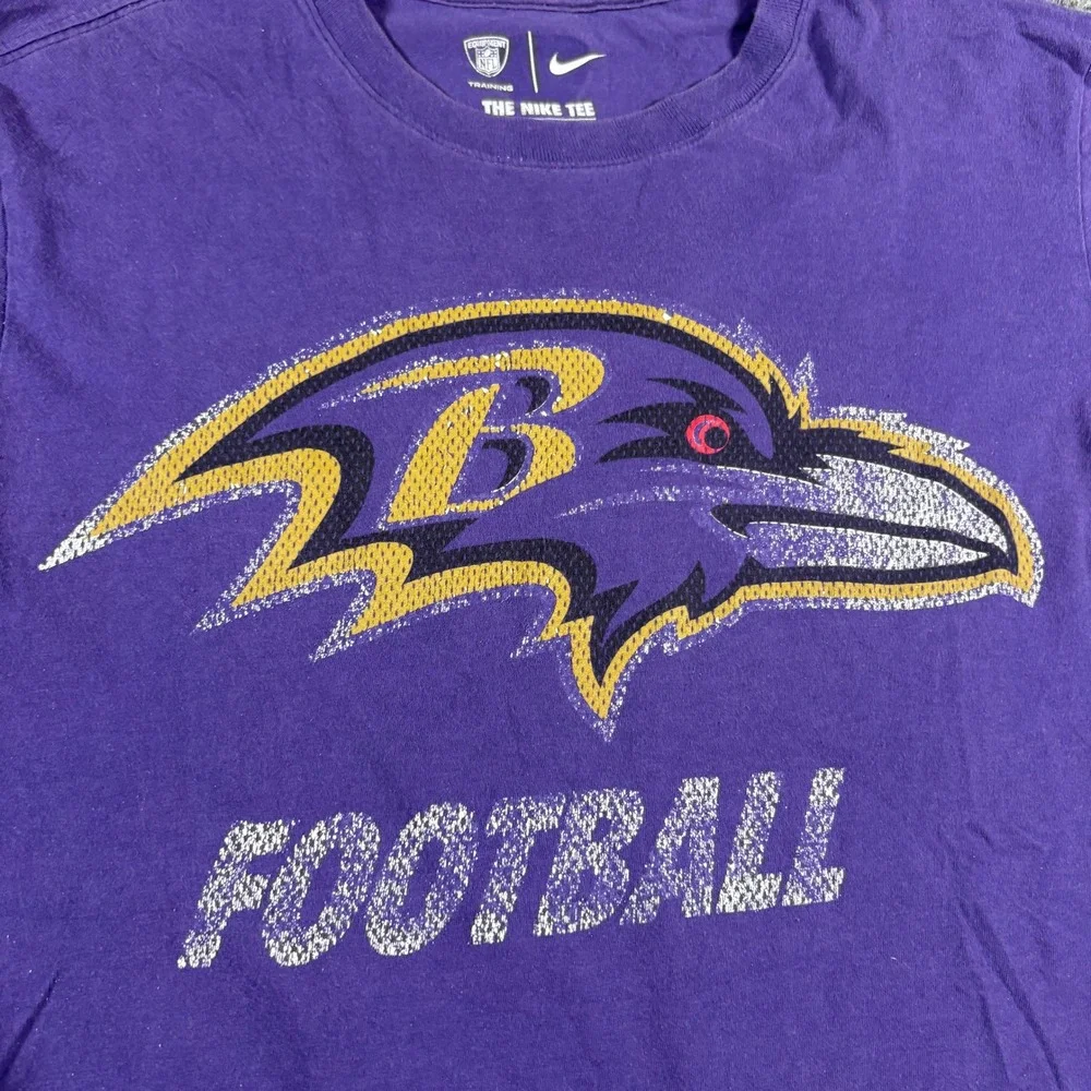 Nike Baltimore Ravens NFL Football Graphic T-Shirt Mens Medium Purple Athletic